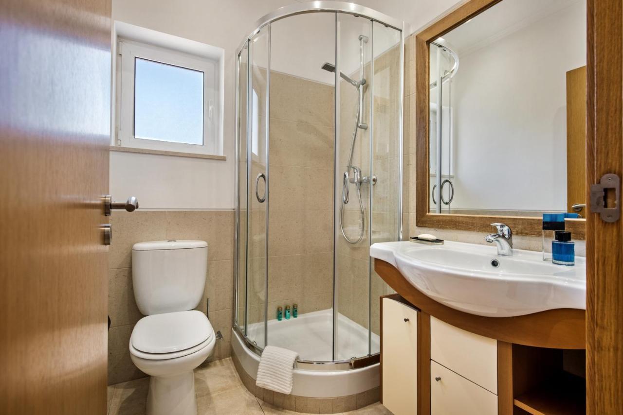 Luxurious First Floor Apartment Sleeps 4 Carvoeiro  Exterior foto
